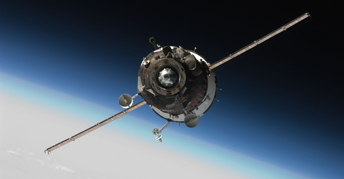 File:Soyuz TMA-16 approaching ISS.jpg