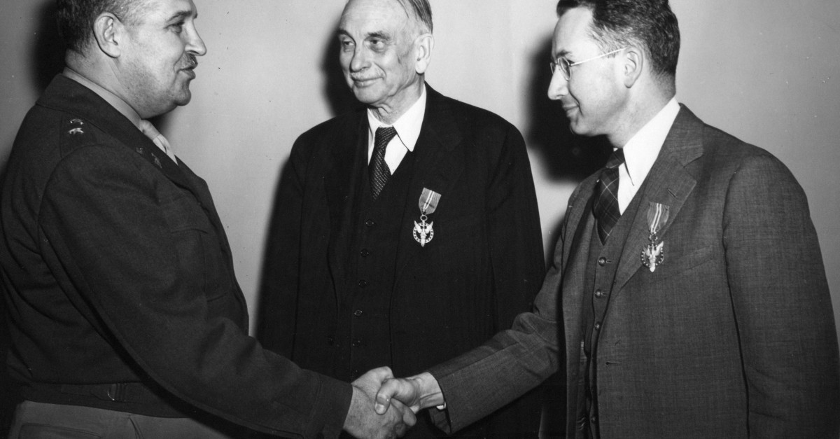 File:Leslie Groves, Richard Tolman and Robert Bacher.jpg