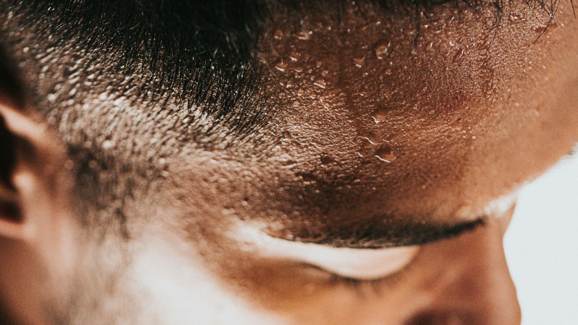 man in white and black crew neck shirt