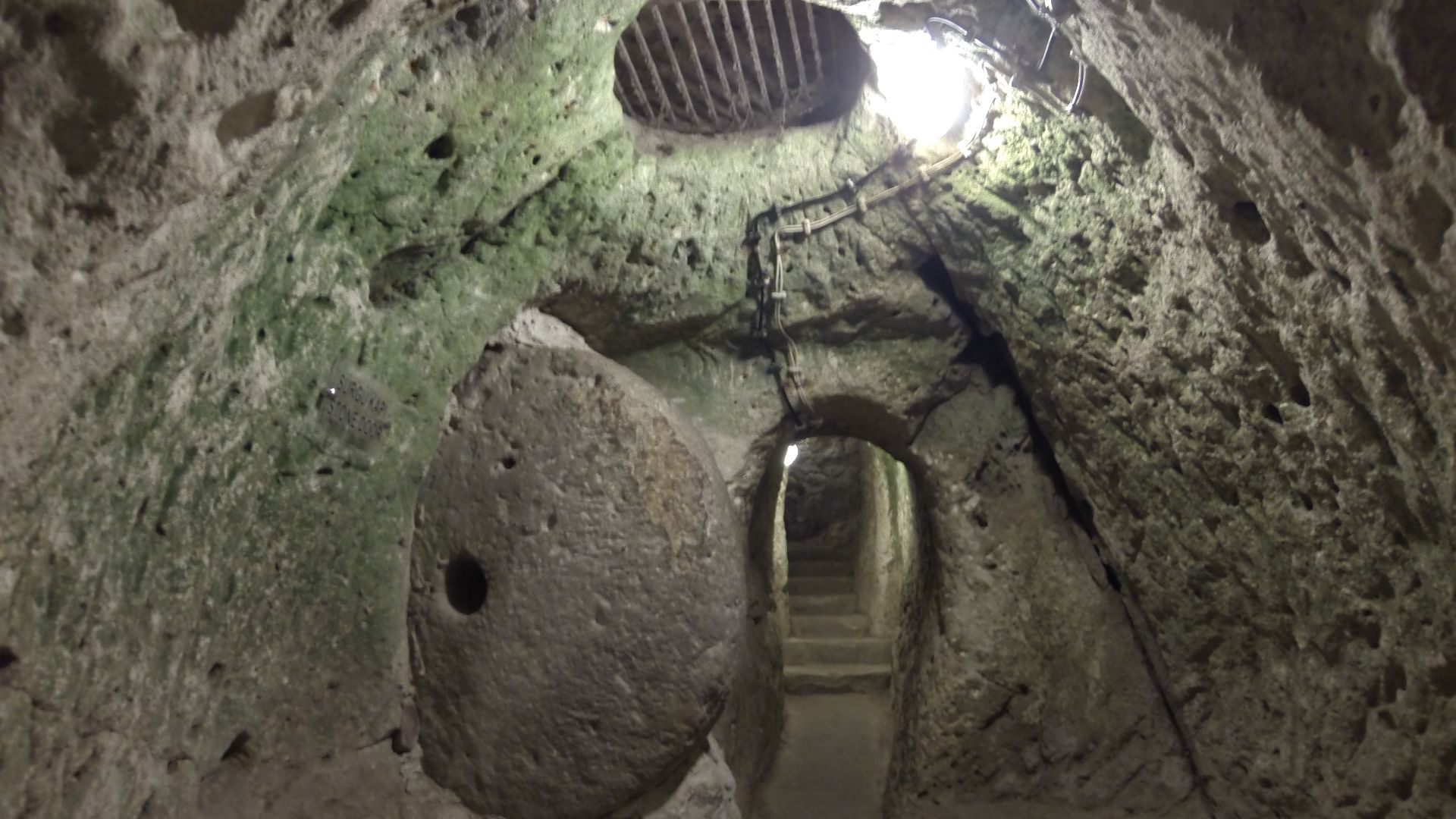 File:Derinkuyu Underground City 9817 Nevit.jpg