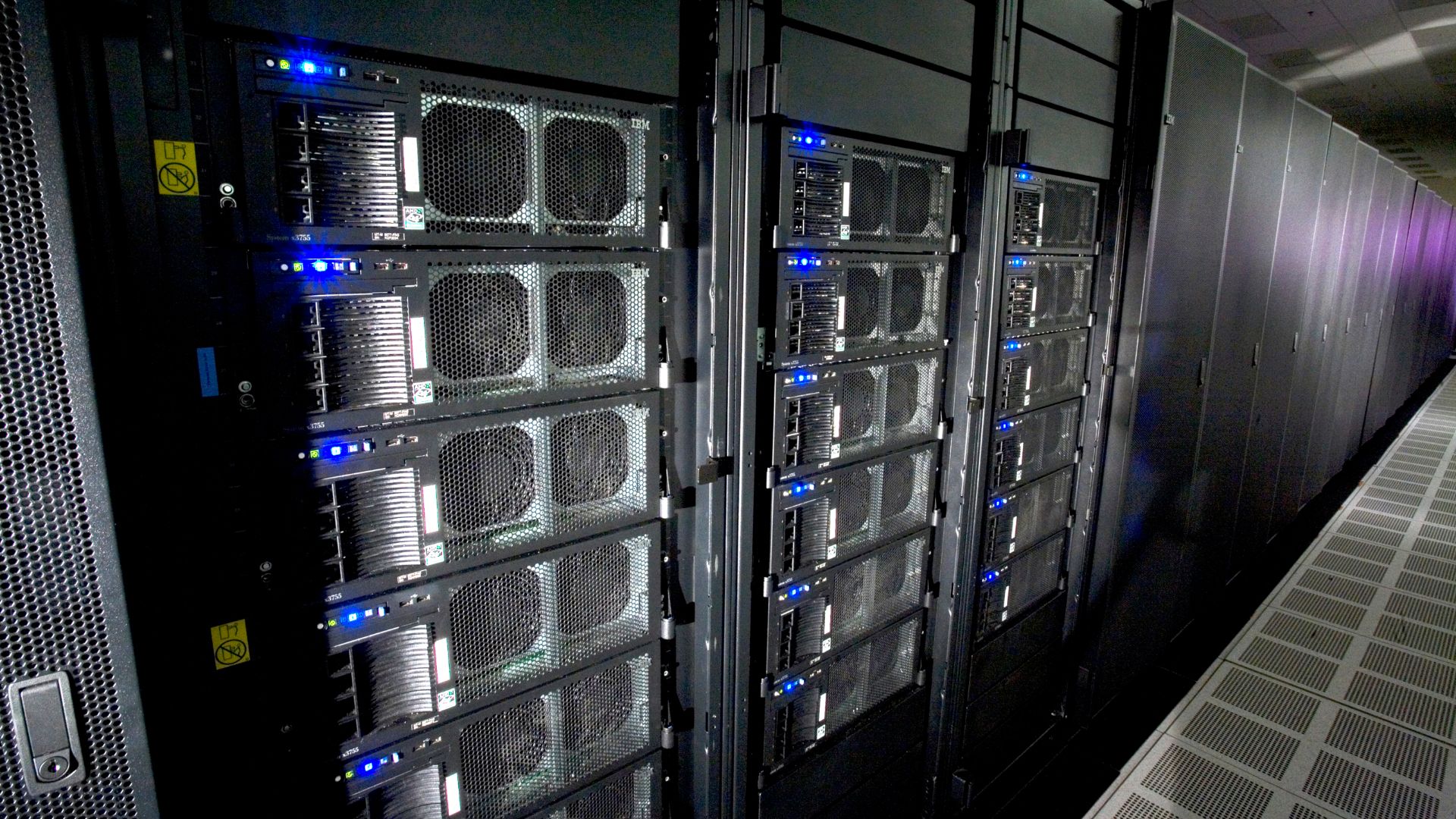 File:Roadrunner supercomputer HiRes.jpg