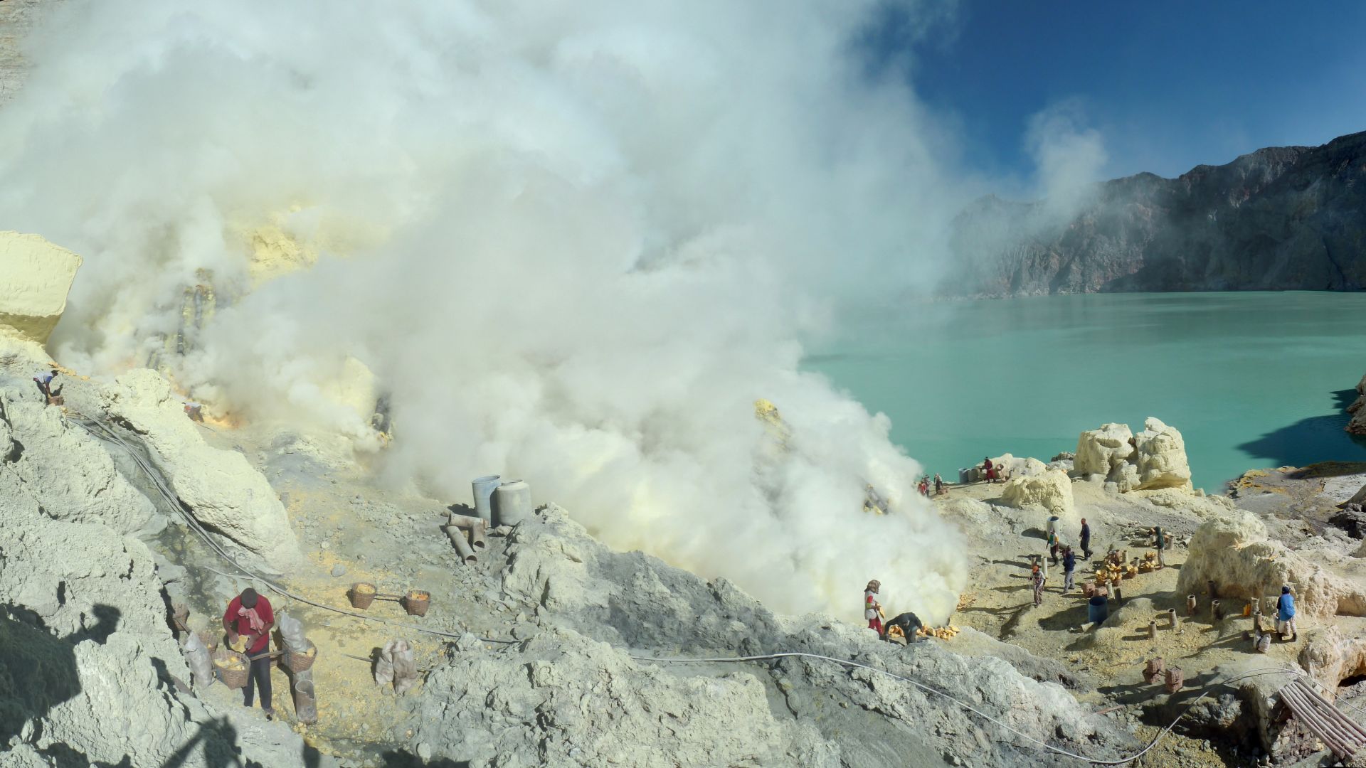 File:Sulfur mining in Kawah Ijen - Indonesia - 20110608.jpg