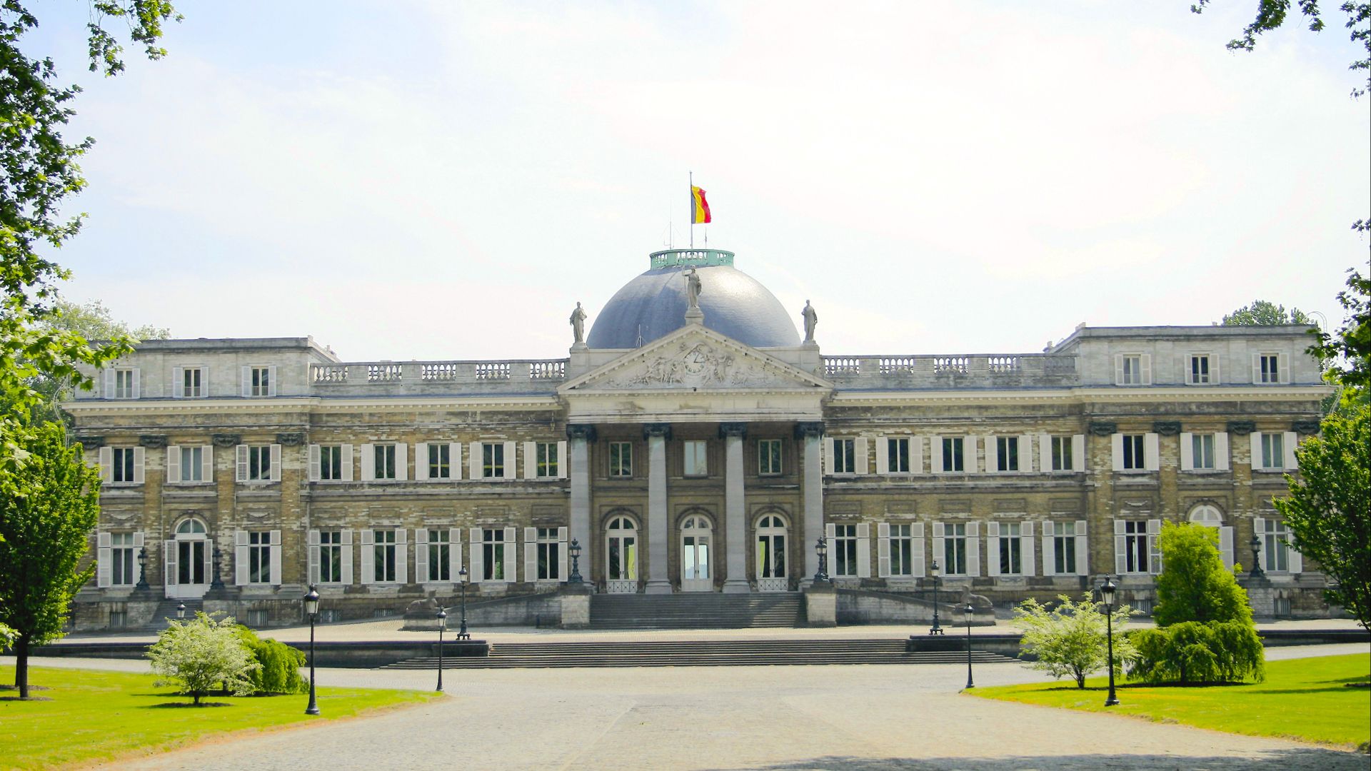File:0 Château Royal de Laeken.JPG