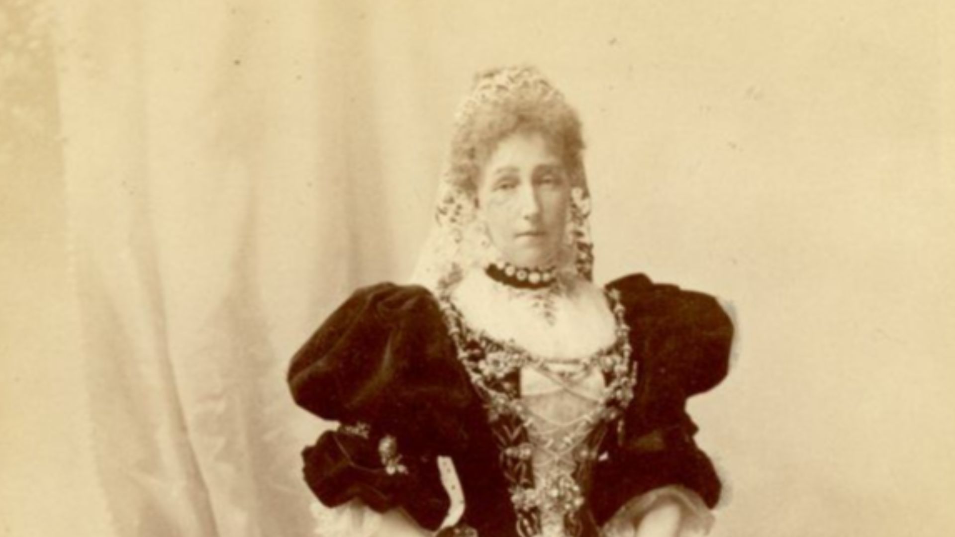 File:Stephanie of Belgium in hungarian traditional costume.jpg