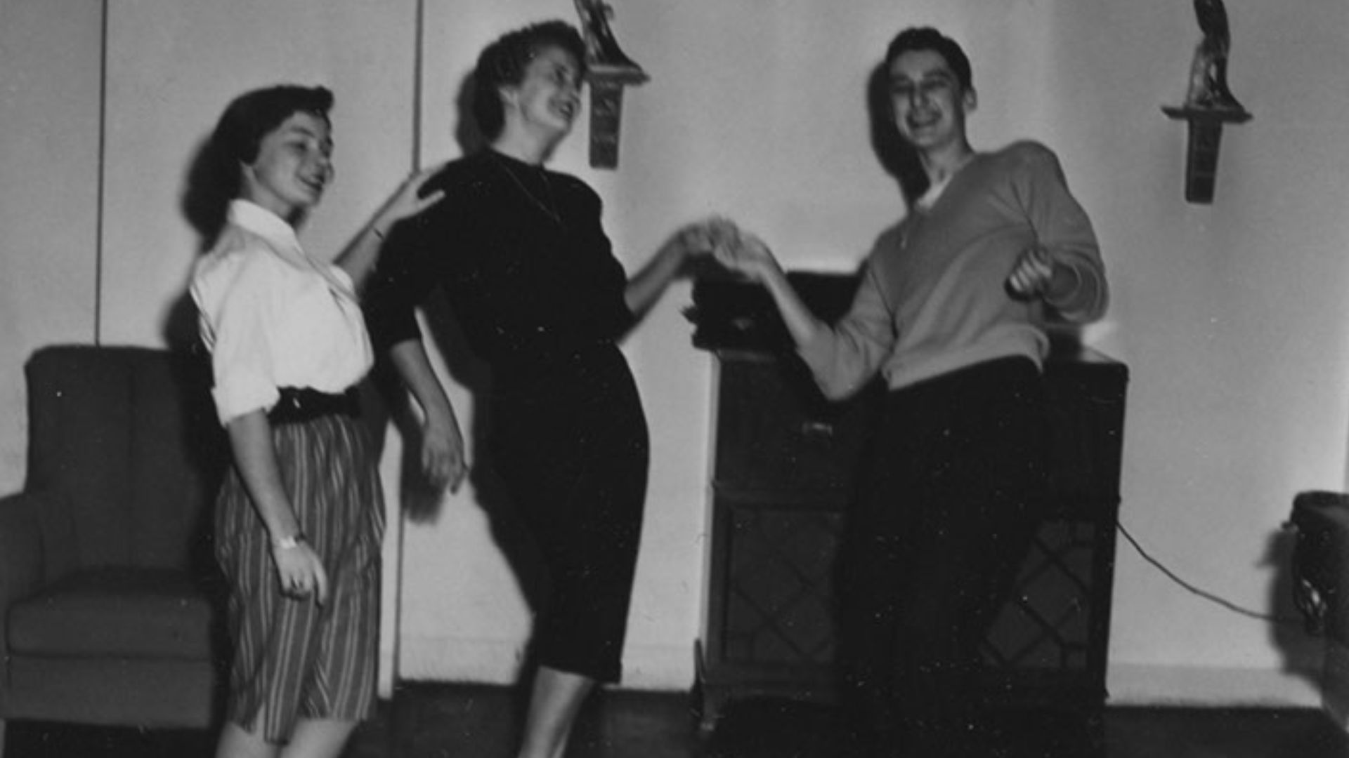 File:Photograph of teenagers dancing, Gainesville, Georgia, 1952-1955 - DPLA - 188e40af5471ede8f76443f564467516h044.jpeg