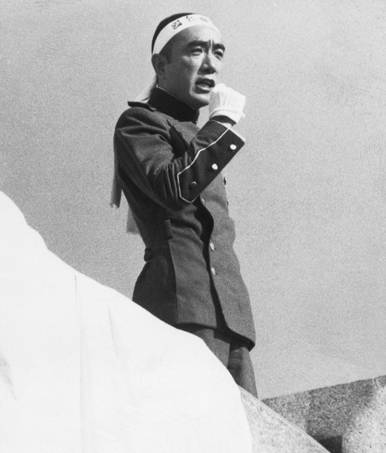 File:Mishima Yukio 1970.jpg