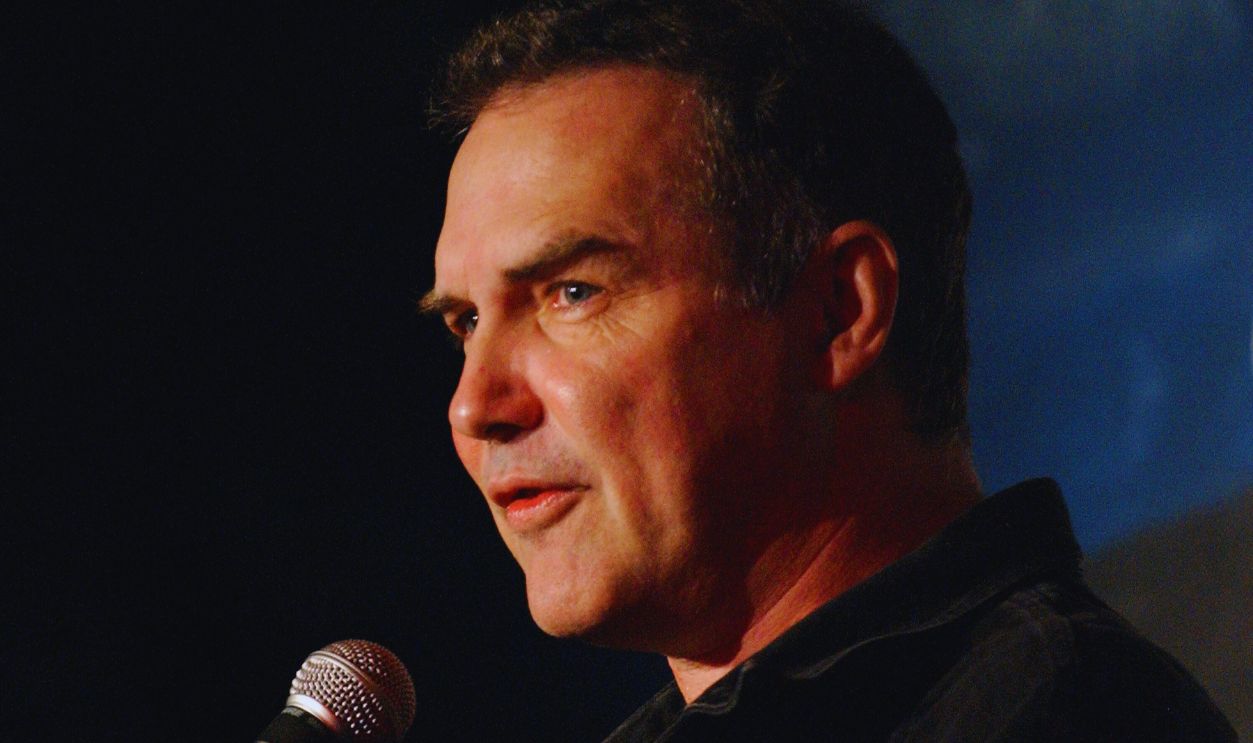 Gettyimages - 79159153, The Ice House 47th Anniversary Show and Benefit PASADENA, CA - OCTOBER 07: Norm MacDonald performs at the 47th Ice House anniversary show to benefit Hillsides Home Charity October 7, 2007 in Pasadena, California.