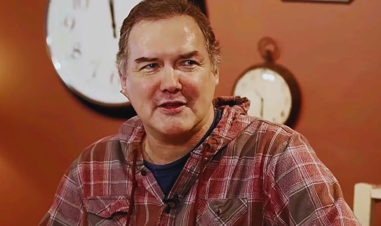 Explain to the Folks at Home Who Norm Macdonald