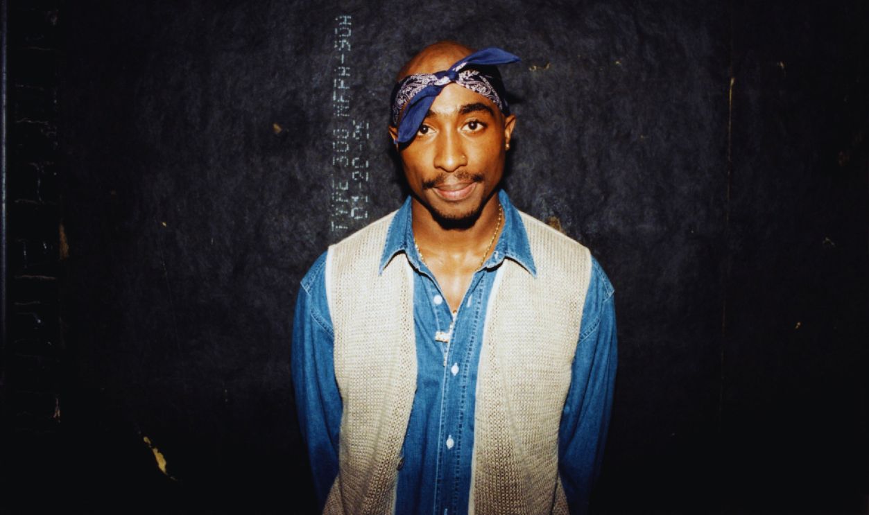 Getty Images - 1125955705, Tupac Shakur Live In Concert CHICAGO - MARCH 1994: Rapper Tupac Shakur poses for photos backstage after his performance at the Regal Theater in Chicago, Illinois in March 1994.
