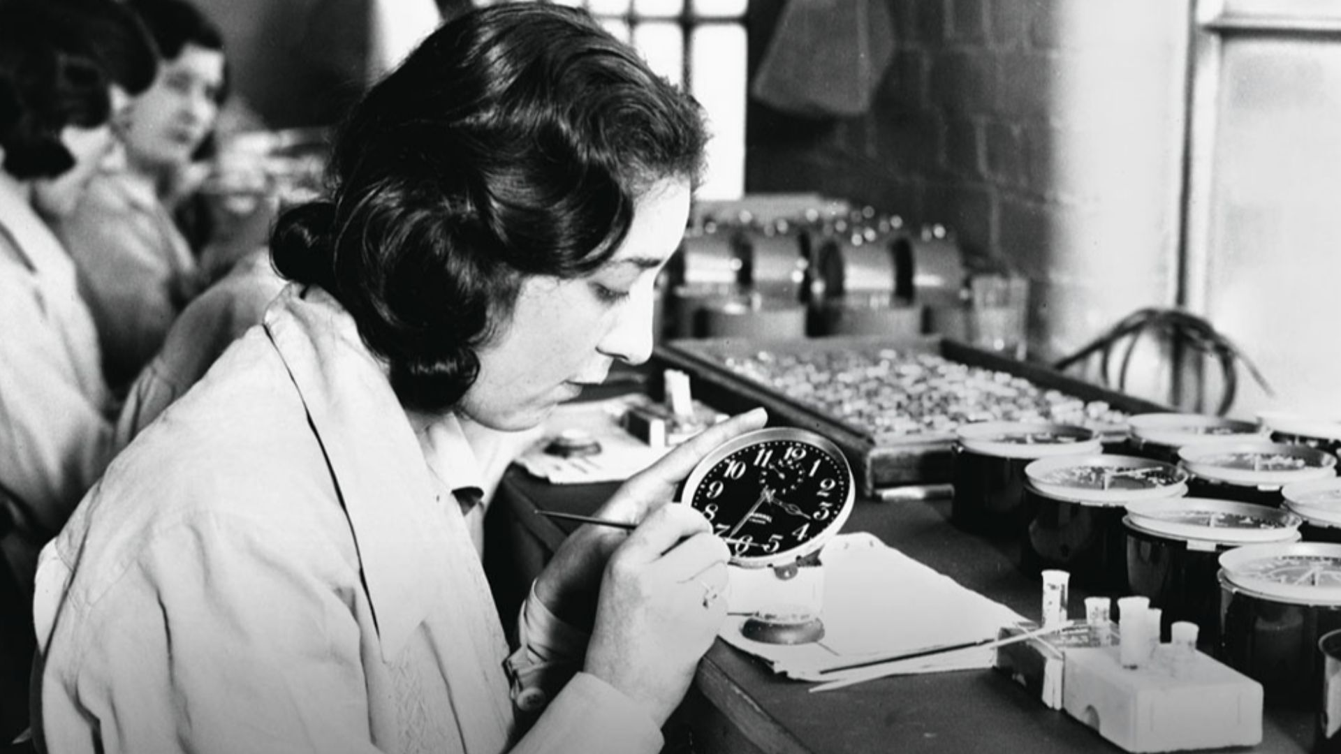 File:Las chicas del radio pintando.jpg