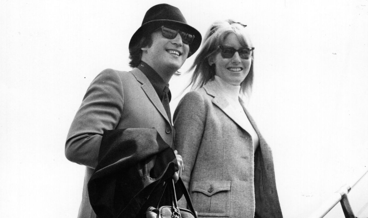 Gettyimages - 3294470, Travelling Lennons 20th May 1965: Beatle John Lennon and his wife Cynthia boarding an aeroplane at London Airport. 