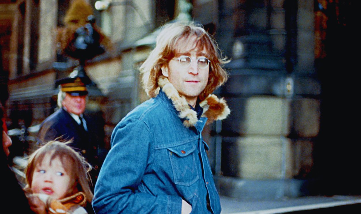 Gettyimages - 106494096, John , Yoko And Sean NEW YORK - 1977: Former Beatle John Lennon poses for a photo with his wife Yoko Ono and son Sean Lennon in 1977 in New York City, New York.
