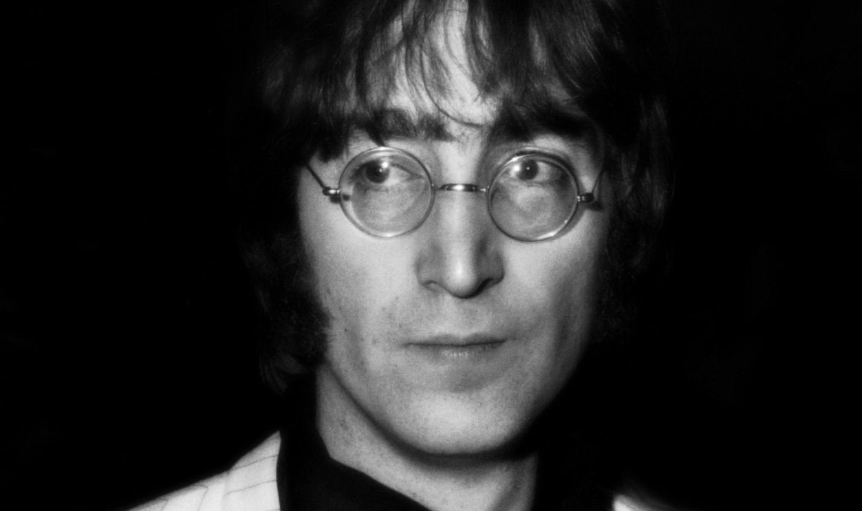 Gettyimages - 2068693163, John Lennon Beatle John Lennon (1940 - 1980) at an art gallery opening of work by painter John Hague, an old friend from Liverpool Art College, London, 1968.