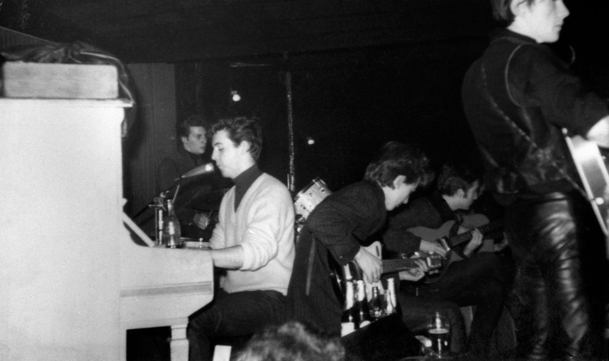 Gettyimages - 86203854, Photo of Stuart SUTCLIFFE and BEATLES GERMANY - CIRCA 1960: Photo of Stuart SUTCLIFFE and BEATLES; L-R. Pete Best, Paul McCartney (at piano), George Harrison, John Lennon, Stuart Sutcliffe performing live onstage at 'Top Ten Club'