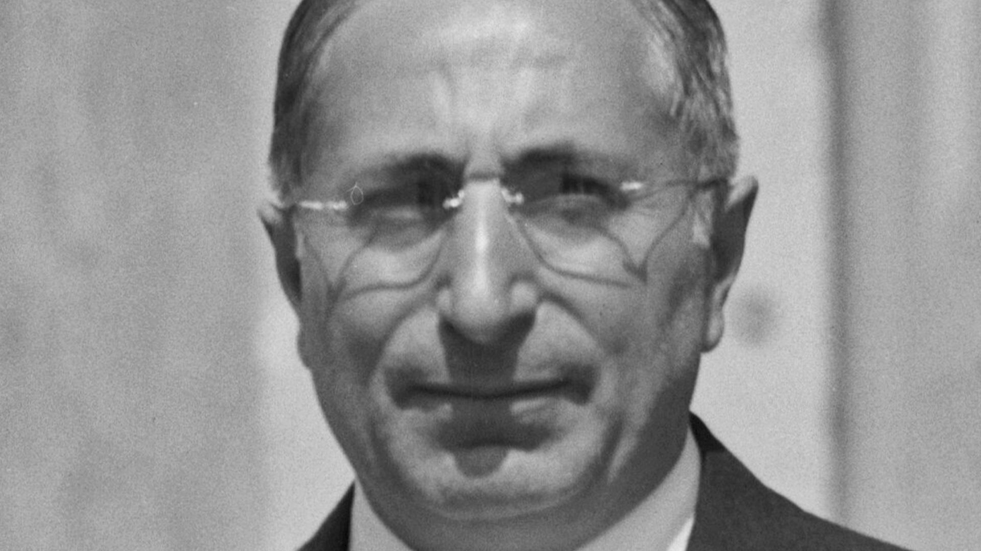 File:Louis B Mayer 1934 crop.jpg