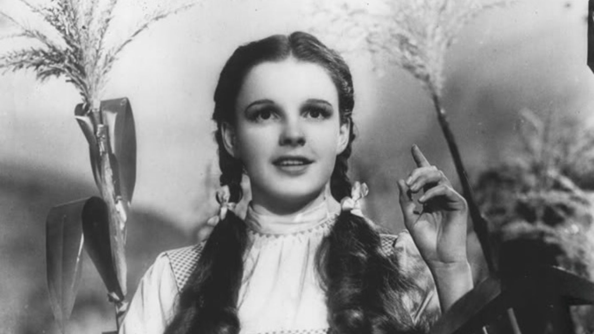 File:The Wizard of Oz Judy Garland 1939.jpg