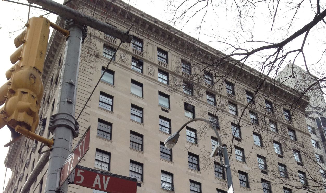 Gettyimages - 450848152, NEW YORK, NY - Huguette Clark owned half the 12th floor of 907 NEW YORK, NY - Huguette Clark owned half the 12th floor of 907 Fifth Avenue and all of the 8th floor, a total of three apartments, with a view overlooking Central Park. But she hadn't lived there for decades.