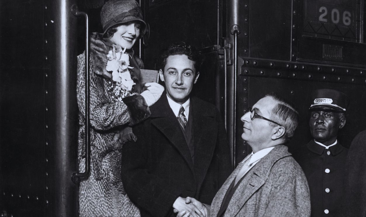 Gettyimages - 	3205375, Happy Honeymoon circa 1927: MGM studio head Louis B Mayer (1885 - 1957) sees actress Norma Shearer (1902 - 1983) and her new husband, producer Irving Thalberg (1899 - 1936) off on their European honeymoon.