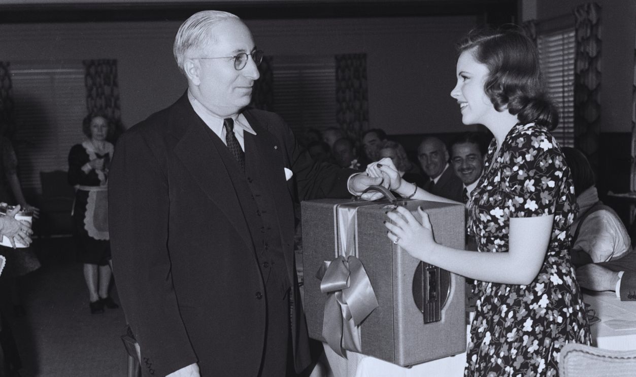 Gettyimages - 	514876230, Judy Garland and Louis B. Mayer (Original Caption) 6/24/1940- Hollywood, CA: Judy Garland and has studio birthday party. It's a happy birthday for Judy Garland who recently celebrated her 18th birthday at a studio luncheon given by Louis B. Mayer. The members of the cast of 