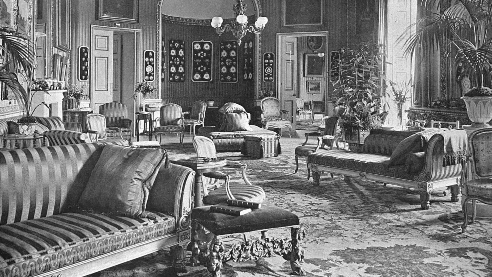 File:In English Homes Vol 1 Goodwood House Sussex the yellow drawing room 31295001575223 0423.jpg