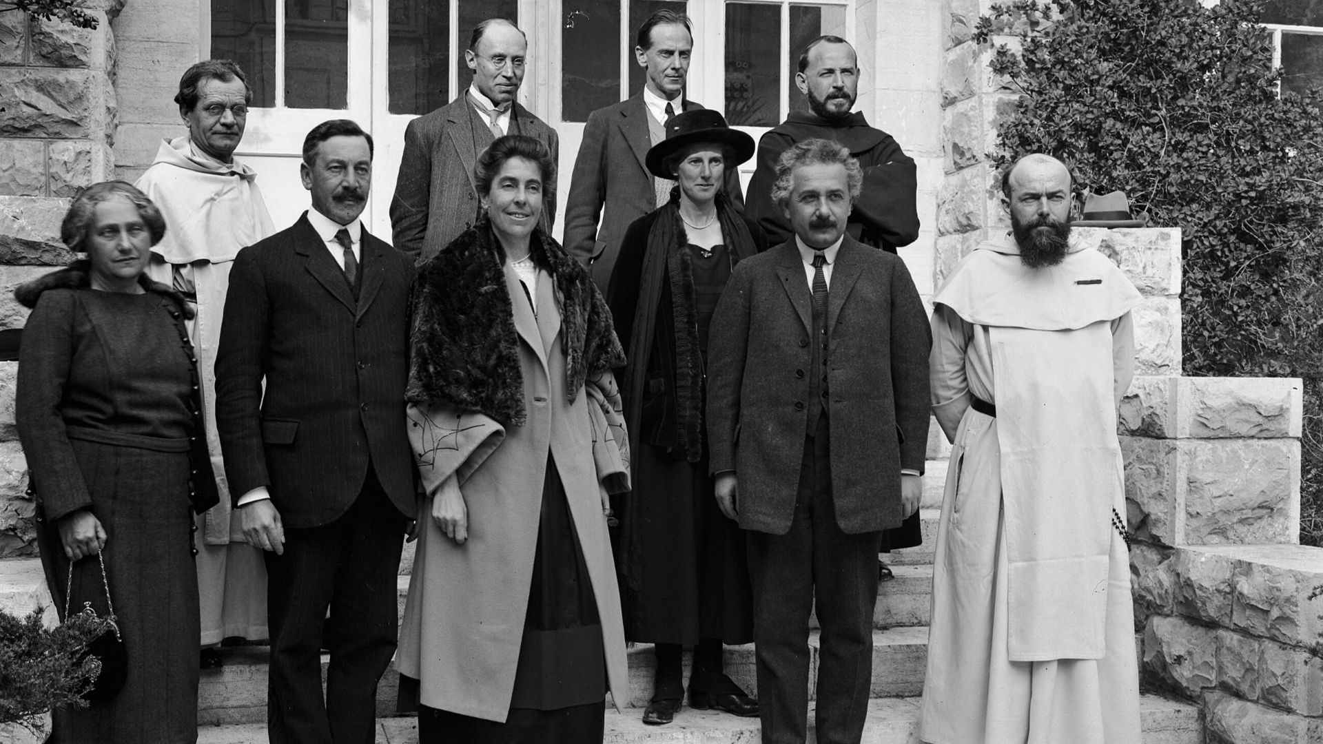 File:Albert Einstein venu brièvement en Terre sainte pour l'inauguration de l'Université Hébraïque - Père Bernard Carrière - btv1b101011426.jpg