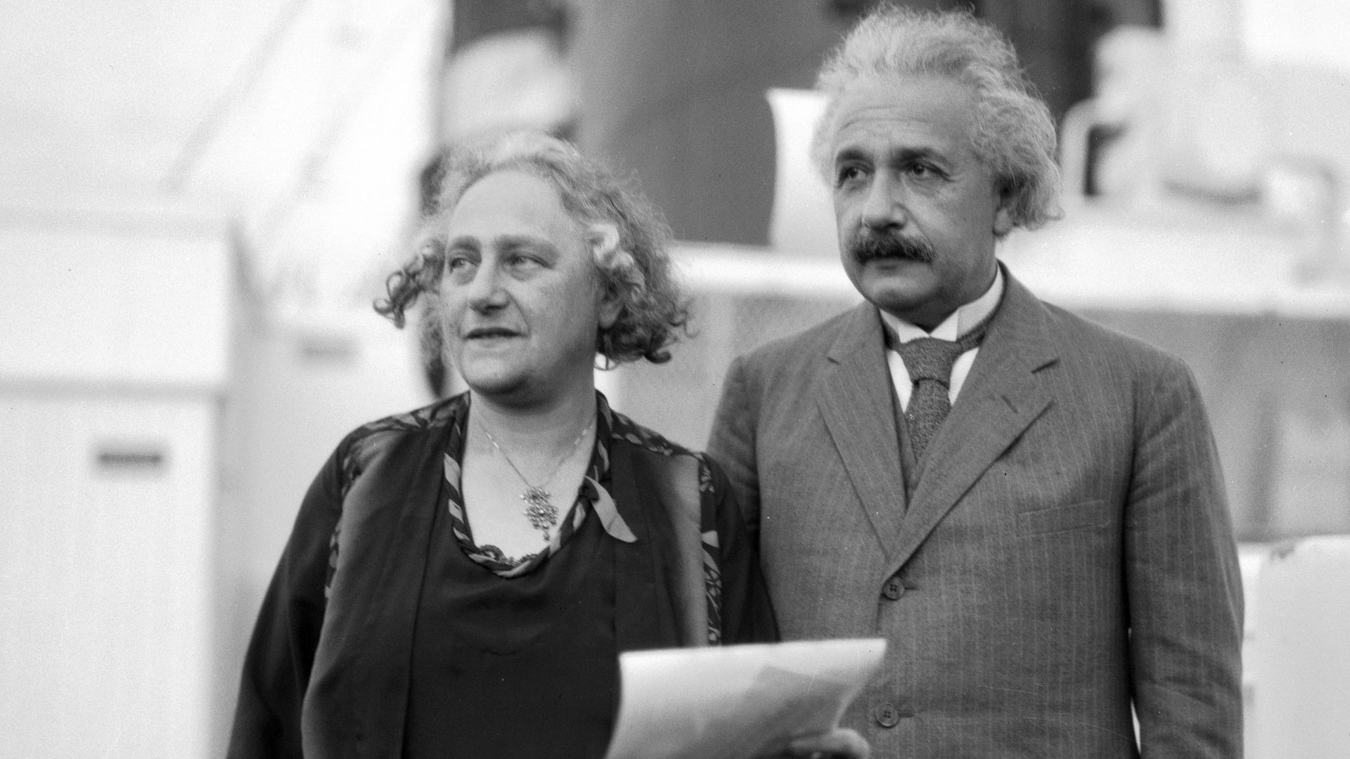 File:Albert Einstein and Elsa Einstein arriving by ship, San Diego, 1930 (cropped).jpg