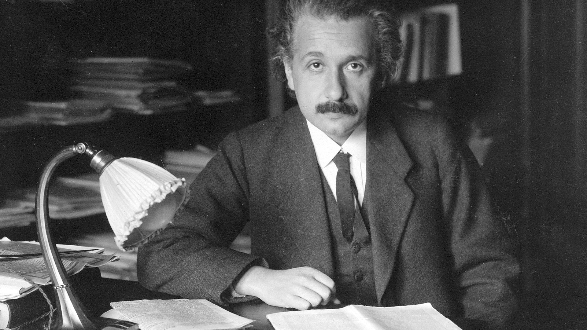 File:Albert Einstein photo 1920.jpg