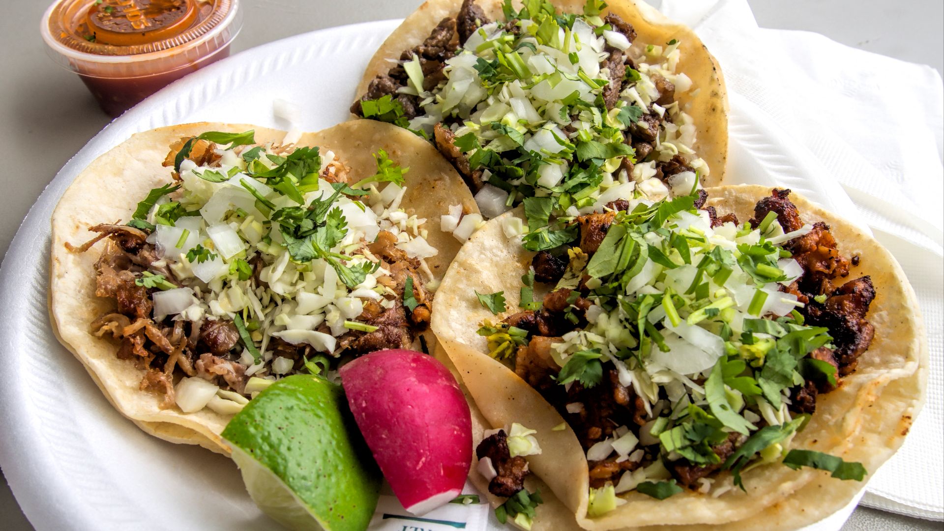 File:001 Tacos de carnitas, carne asada y al pastor.jpg