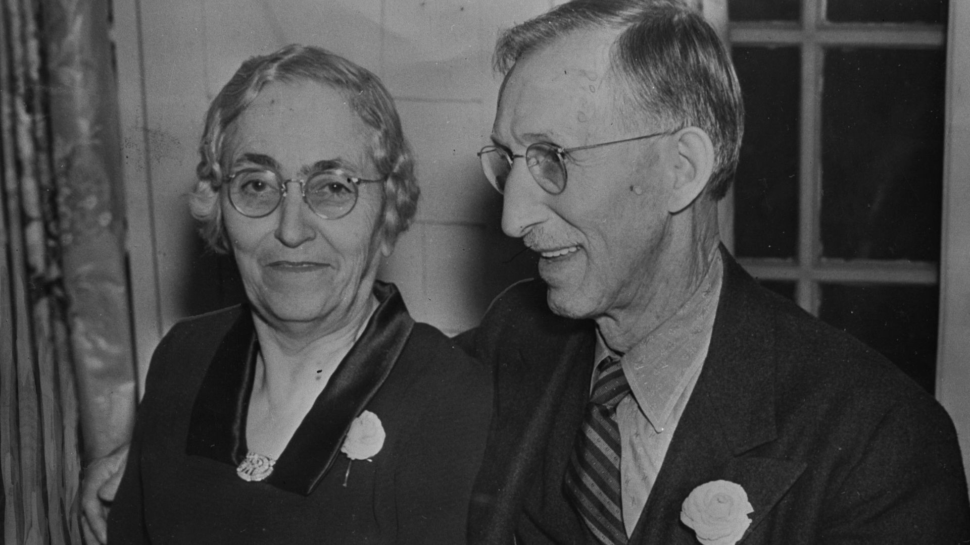 File:Flora and Elias Disney.jpg