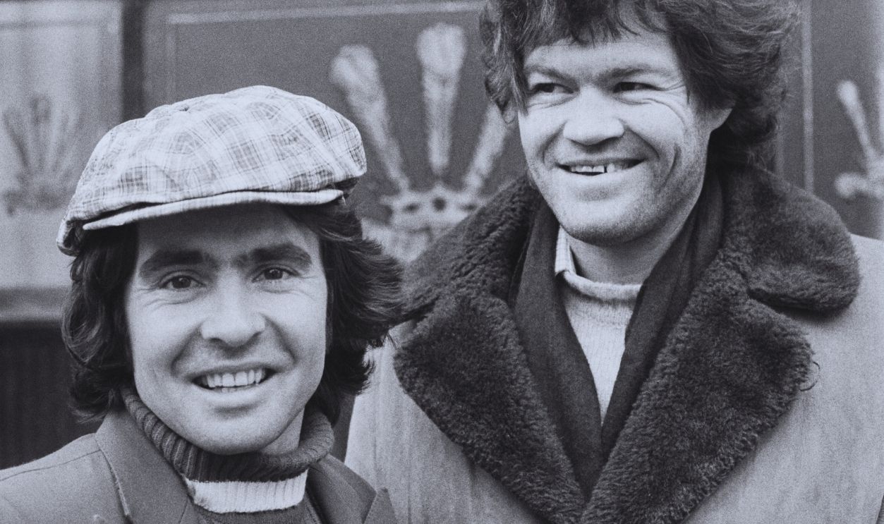 Gettyimages - 954285668, Jones and Dolenz British singer-songwriter and musician Davy Jones (1945 - 2012) and American actor and musician Micky Dolenz of rock group The Monkees, UK, 23rd November 1977.