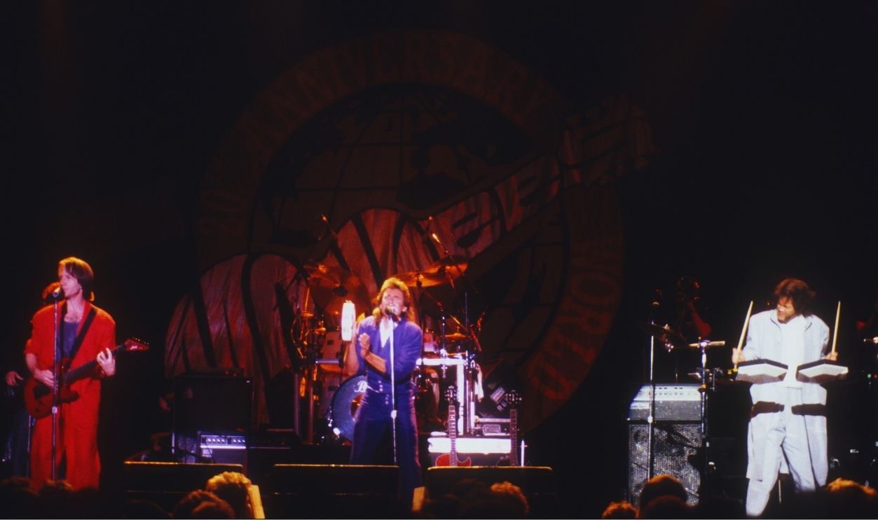Gettytimages - 1131216558, The Monkees Perform In Minnesota BLOOMINGTON, MN - AUGUST: Rock band the Monkees (L-R) Peter Tork, Davy Jones, and Micky Dolenz perform at the Carlton Dinner Theatre in Bloomington, Minnesota in August 1986.