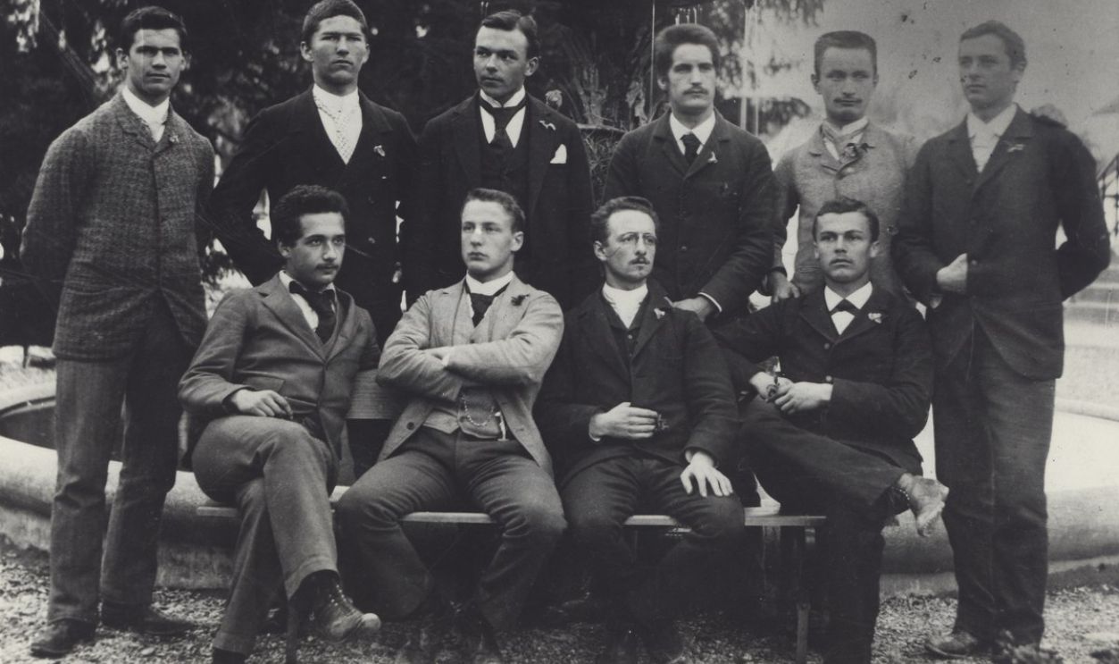 File : ETH-BIB-Einstein, Albert (1879-1955), Matura class in autumn 1896 at the Cantonal School Aarau-Portrait-Portr 10397.tif