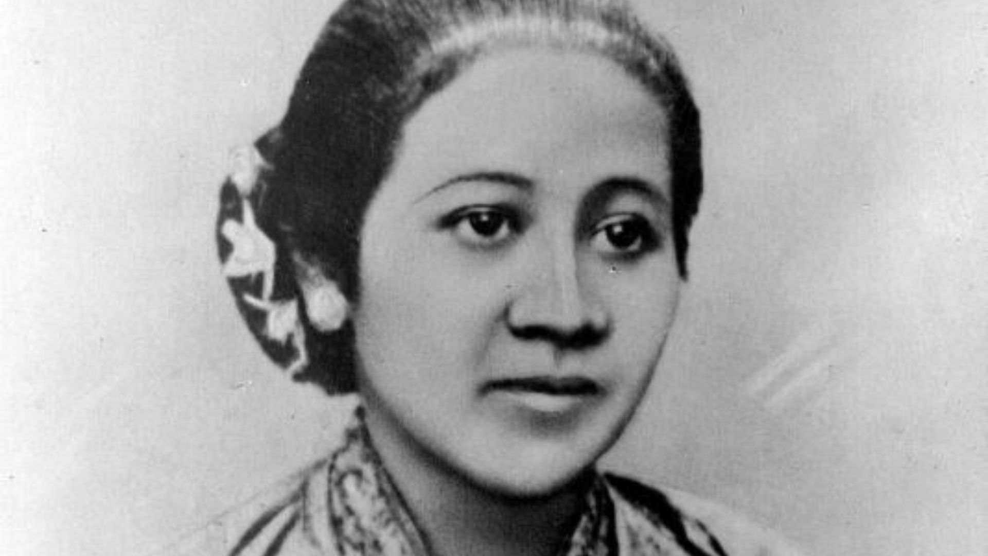 File:COLLECTIE TROPENMUSEUM Portret van Raden Ajeng Kartini TMnr 10018776.jpg