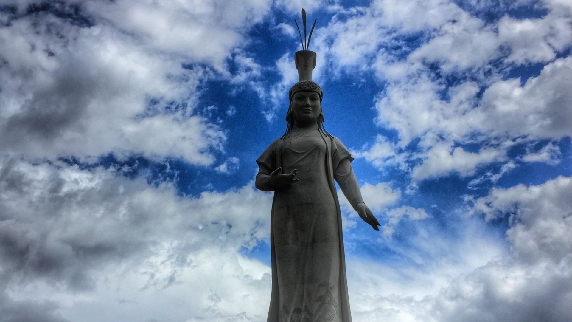 File:The Hoelun Monument to Genghis Khan's Mother at the Mother Hoelun Memorial Complex in Tsonjin Boldog 01.jpg