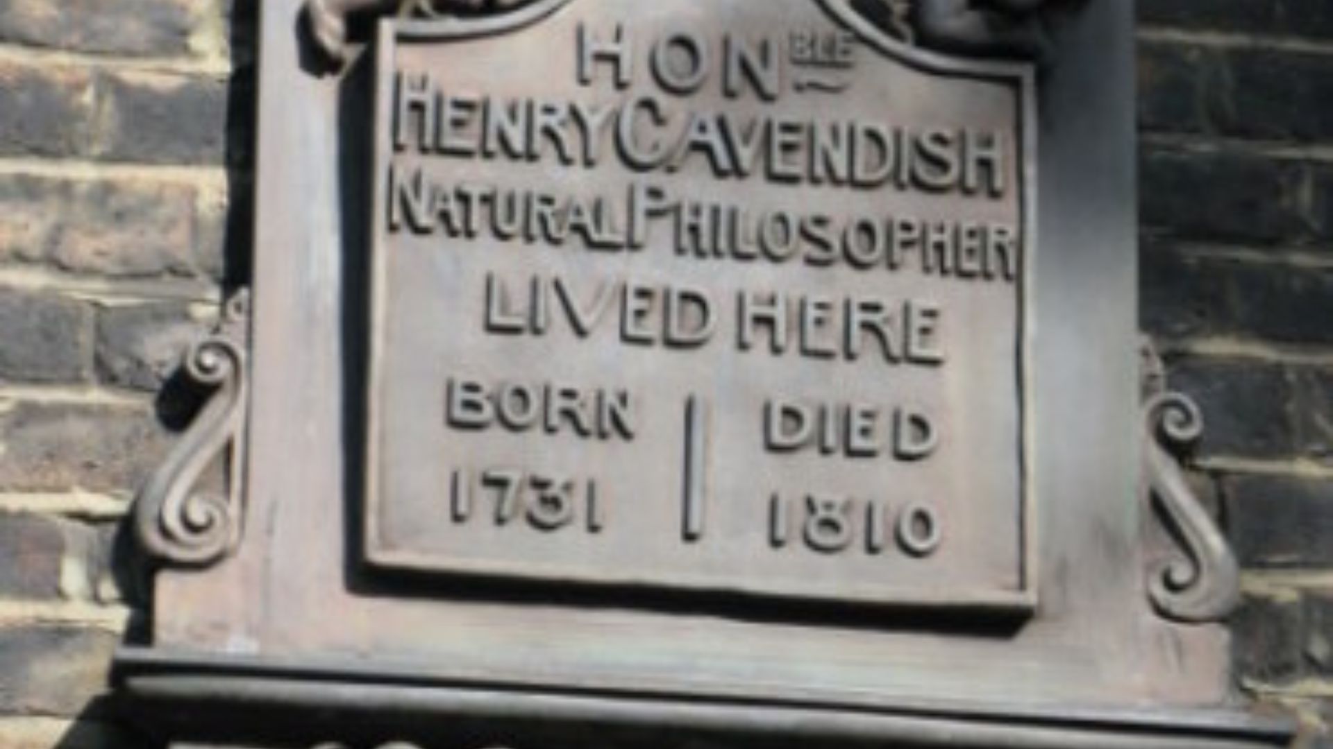 File:Plaque-commemorating-Henry-Cavendish-Bloomsbury-London.jpg
