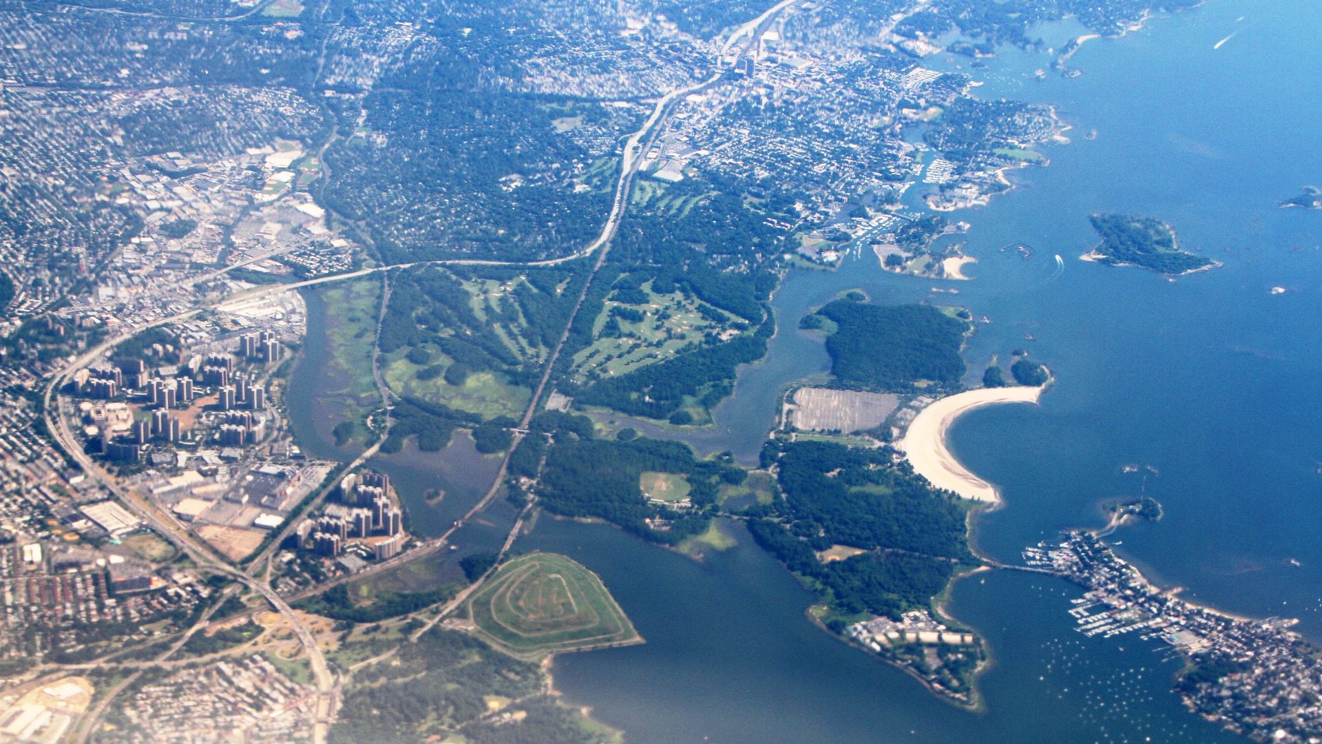 File:NY Bronx-Pelham and New Rochelle IMG 1943.JPG