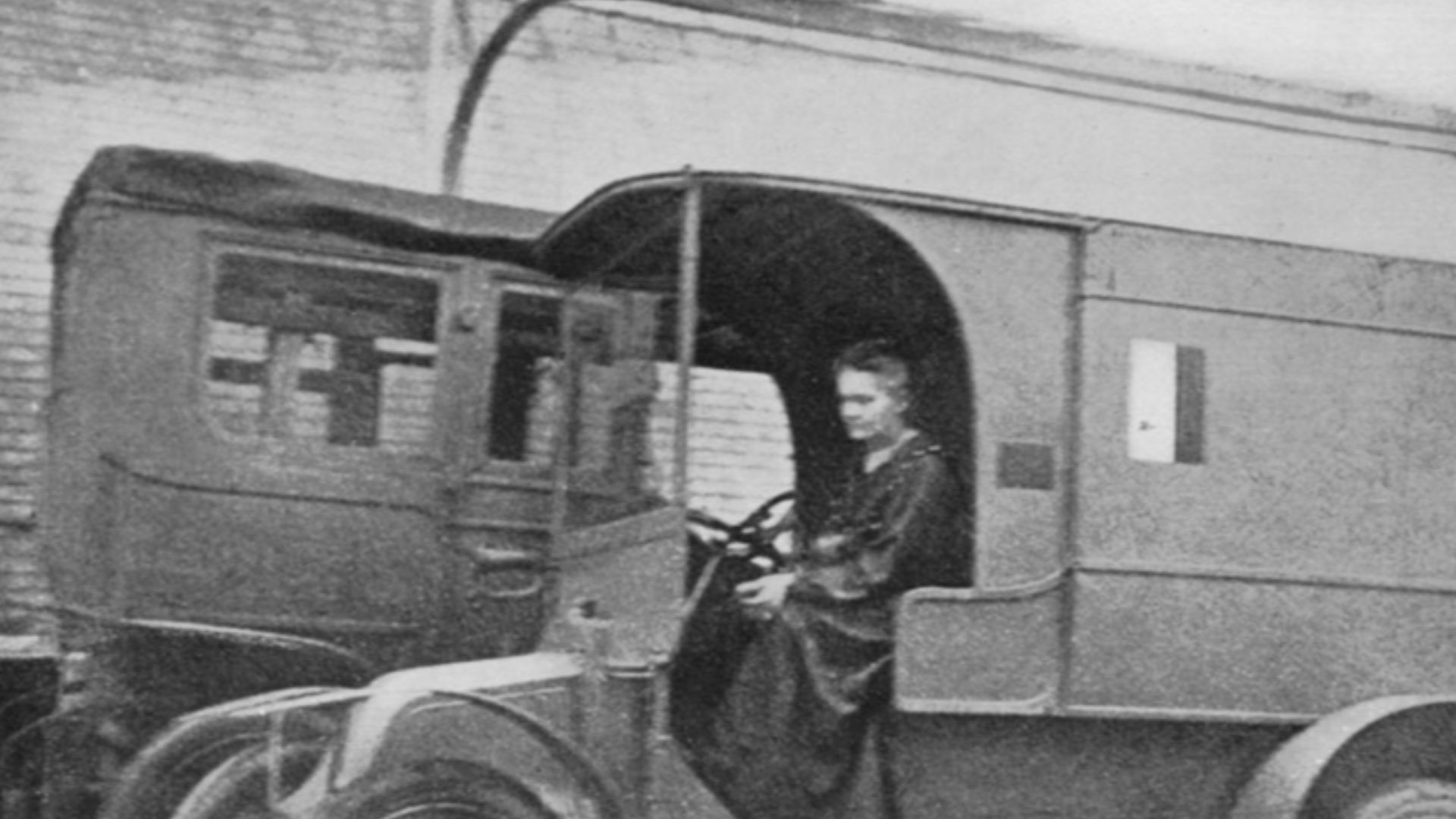 File:Marie Curie - Mobile X-Ray-Unit.jpg