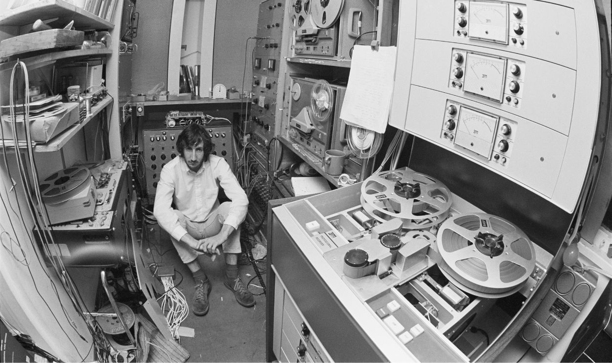 Gettyimages - 140230162, Townshend's Home Studio Guitarist Pete Townshend of The Who, in the recording studio at his home in Twickenham, London, 1970.