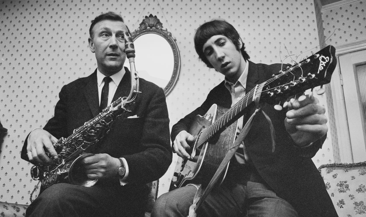  Gettyimages - 988346530, Pete Townshend And Father Pete Townshend of The Who pictured playing an acoustic guitar with his father Cliff Townshend (1916-1986), saxophone player with the Squadronaires, at home in London on 30th March 1966.