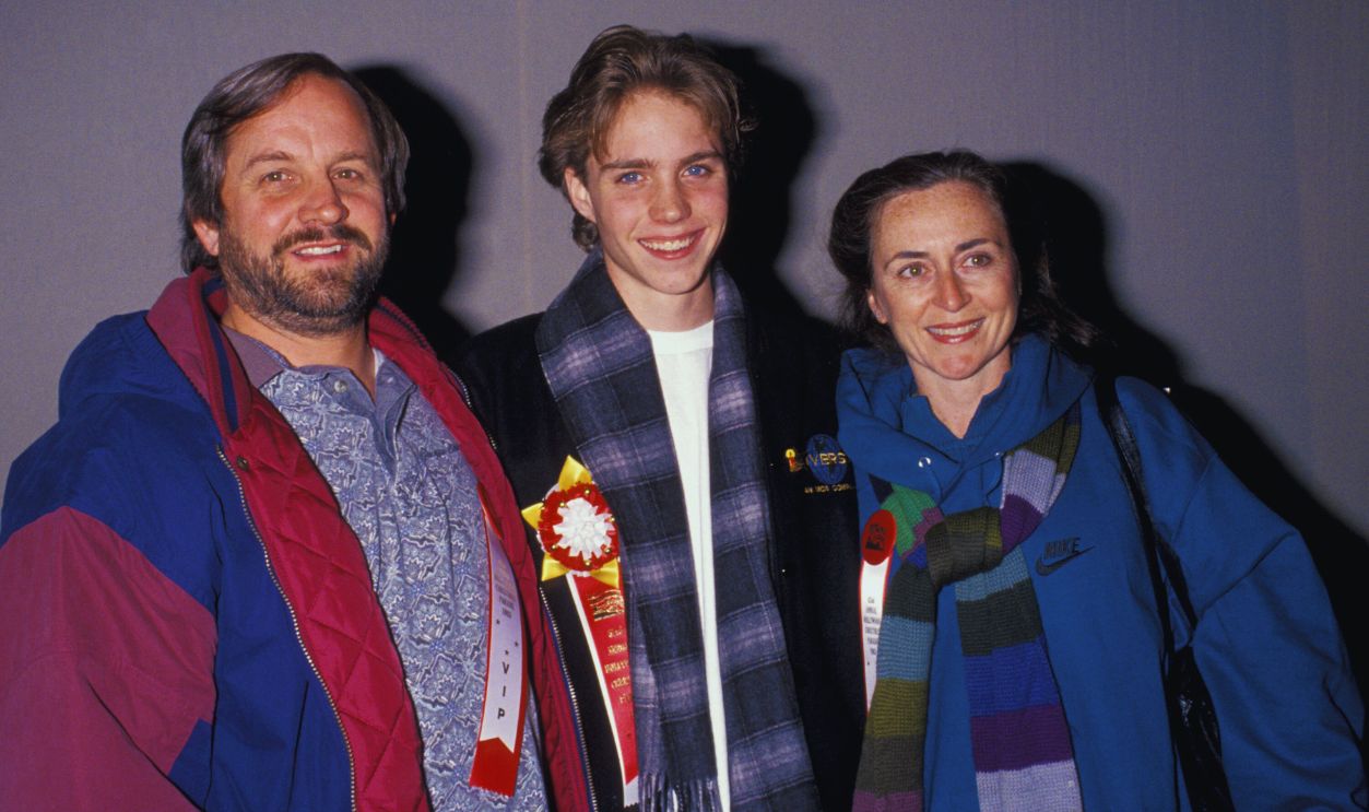 Gettyimages - 76771269, 62nd Annual Hollywood Christmas Parade Jonathan Brandis and parents Mary & Greg