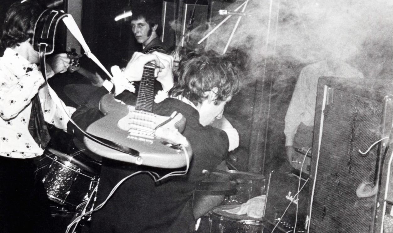 Gettyimages - 85027372, Photo of WHO UNITED KINGDOM - MARCH 13: GRANBY HALLS Photo of The Who, Roger Daltrey, John Entwistle (back) & Pete Townshend (smashing guitar against amplifier) performing live onstage