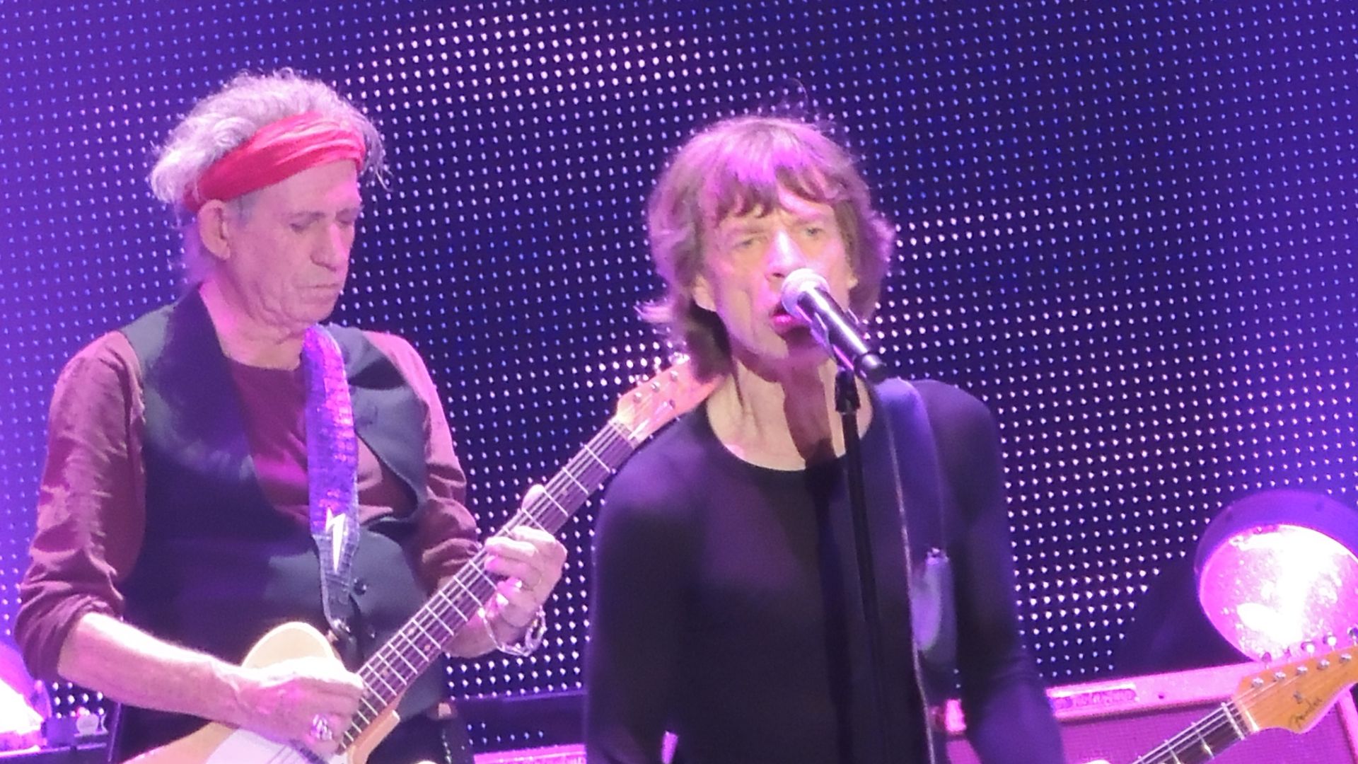 File:Keith Richards, Mick Jagger performing with Rolling Stones at Prudential Center 2012-12-13.jpg