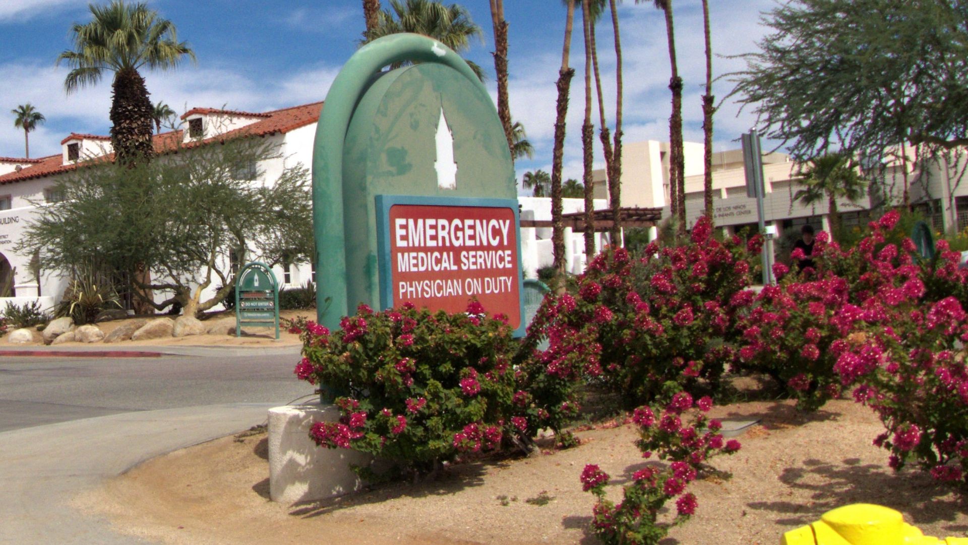 File:Palm Springs El Mirador Tower Medical center.jpeg