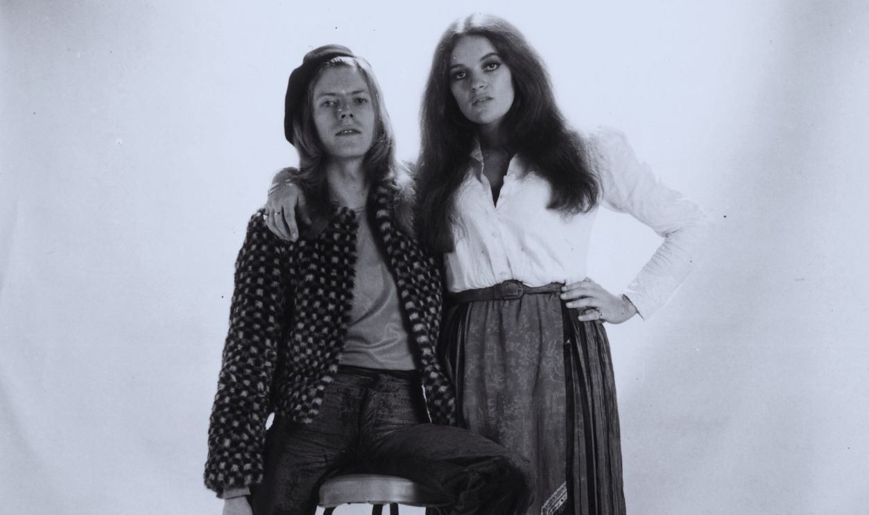 Gettyimages - 3067426, Gillespie And Bowie 17th May 1971: David Bowie and ex British water skiing champion Dana Gillespie. Both singers are managed by Tony DeFries's Mainman management company. 
