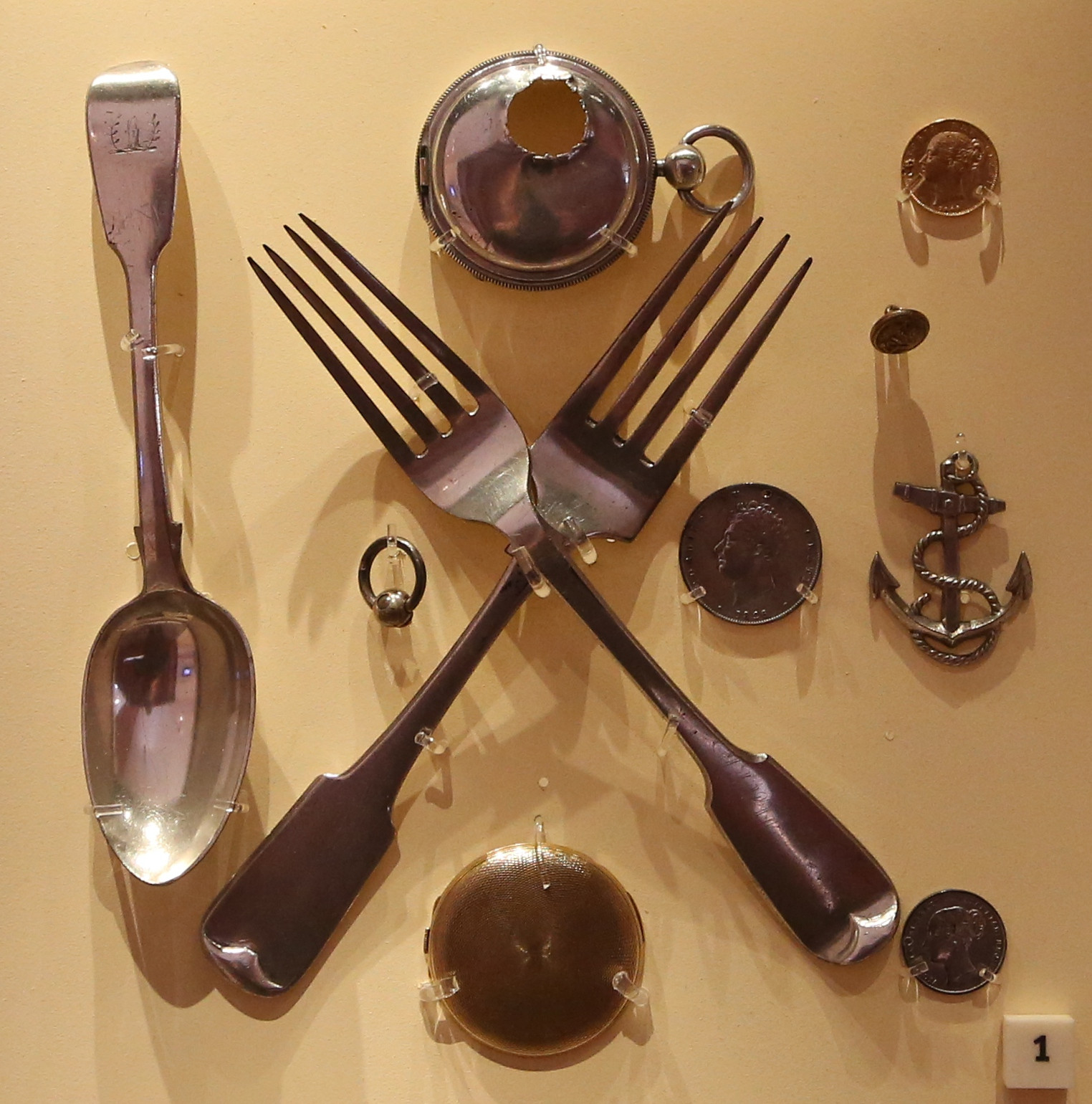 File:Items from the Franklin expedition purchased from local Inuit by John Rae.JPG