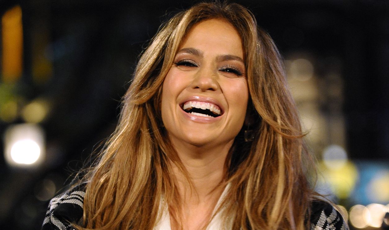 Jennifer Lopez visits EXTRA at The Grove on March 3, 2011 in Los Angeles, California