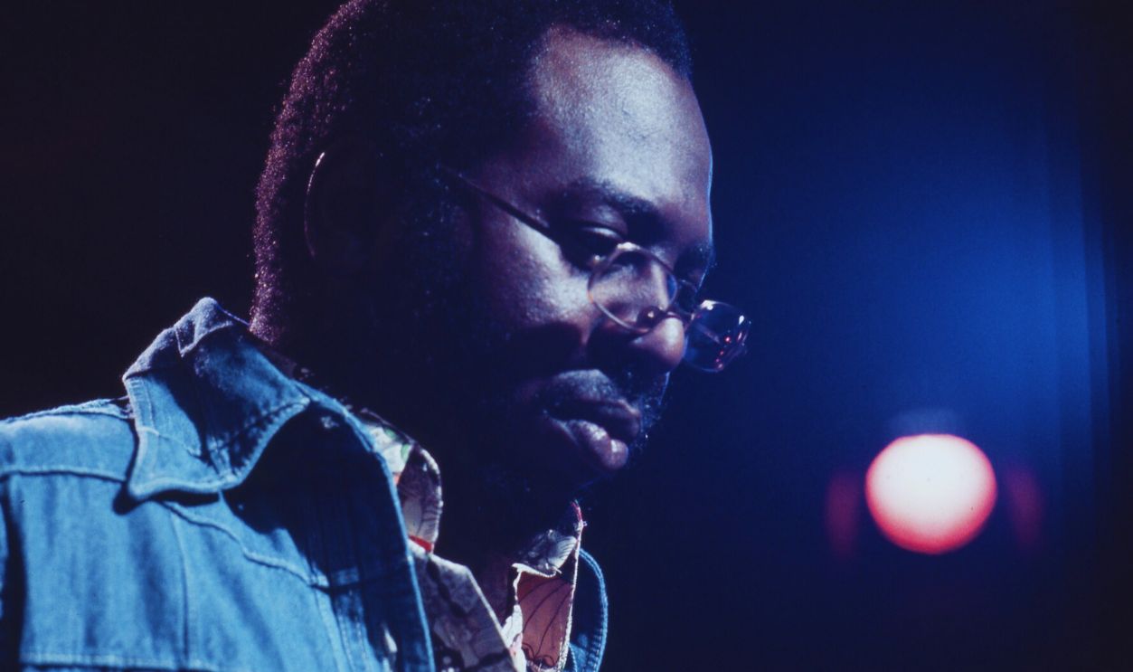 Gettyimages - 1195113227, Curtis Mayfield performs on Soul Train. Curtis Mayfield in between takes on Soul Train episode 143, aired 6/7/1975.