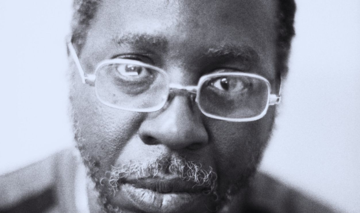 Gettyimages - 85223652, Photo of Curtis MAYFIELD UNITED KINGDOM - JUNE 18: Photo of Curtis MAYFIELD; Curtis Mayfield backstage at The Barn, Ilford, Essex, 6/18/1983