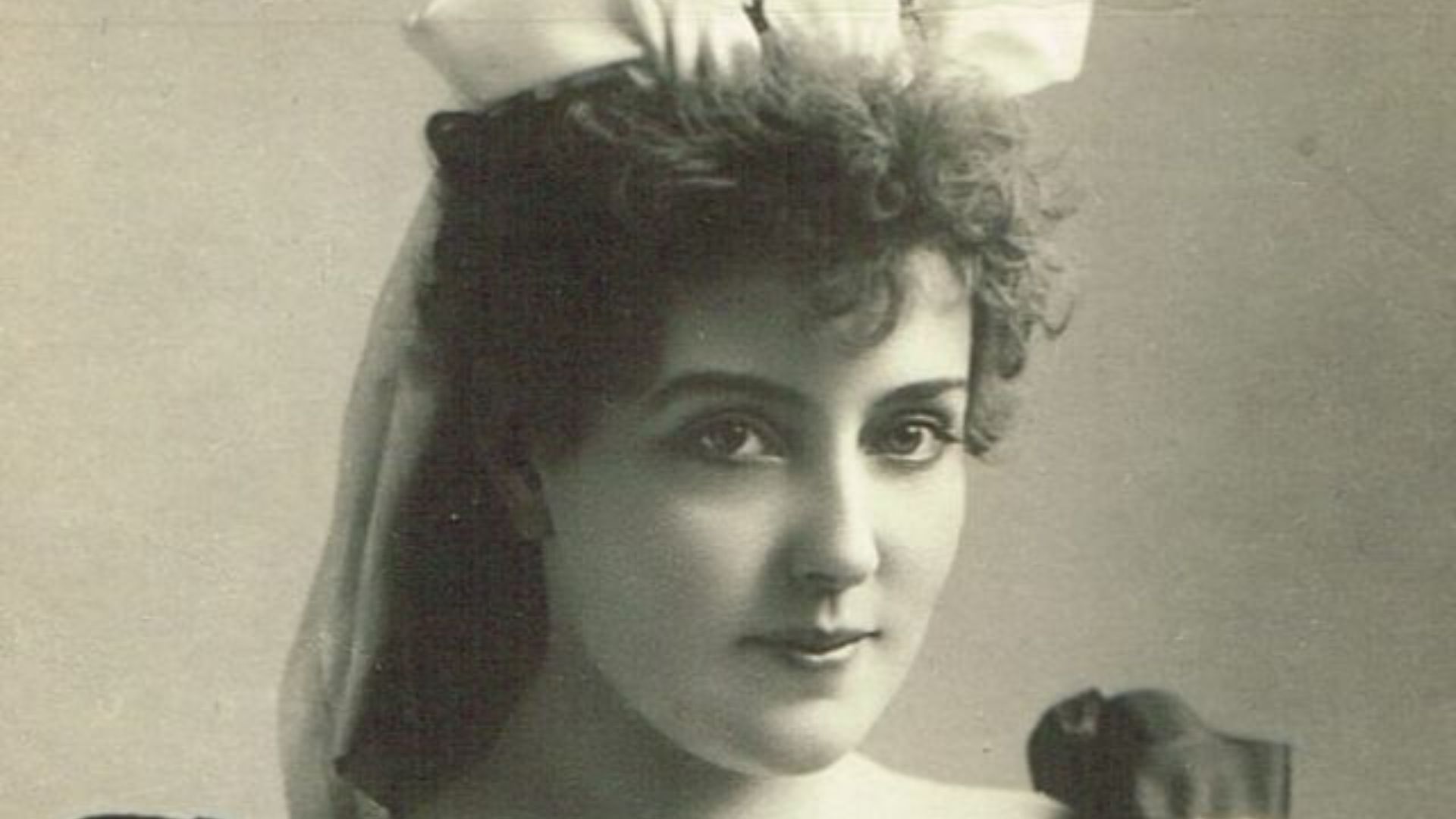 File:Lillian Russell 1898.jpg