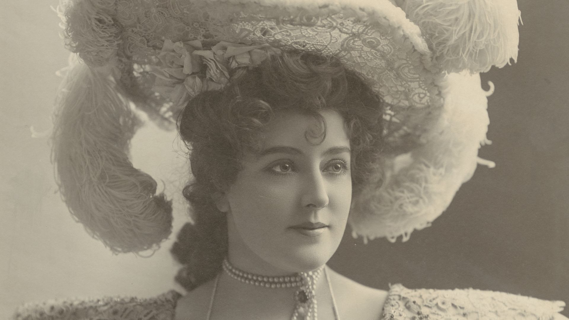 File:Lillian Russell-ppmsca-72874u.jpg